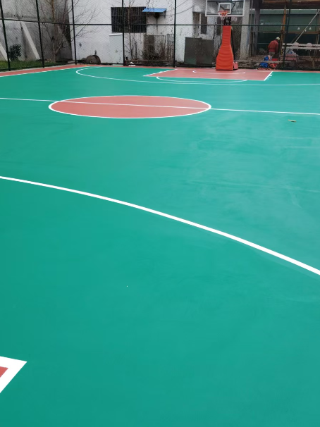 张家界 球场长期使用易出现地面开裂